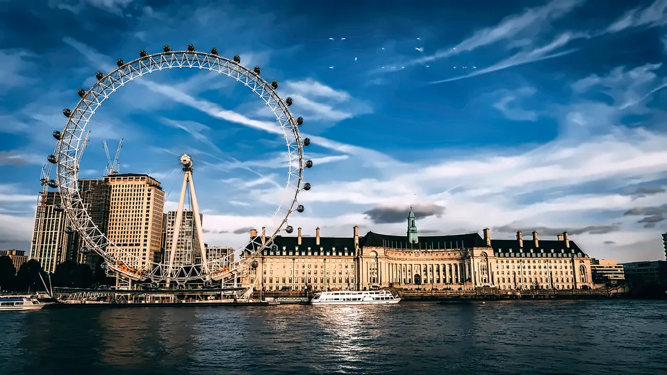 Das London Eye an der Themse